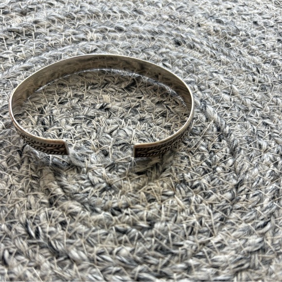 Elegant Sterling Silver Cuff Bracelet - Picture 4 of 6